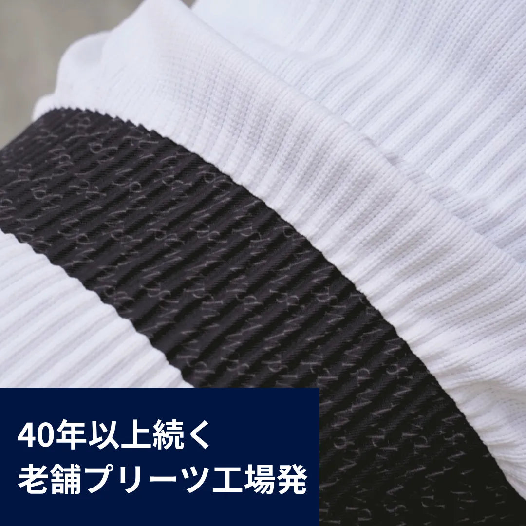 40年以上続くプリーツ工場発の、こだわりぬいた商品づくりをしています。私たちは、某超有名なアパレルブランドのプリーツも手がけるプリーツ専門工場ですがバーニーズとインギーを溺愛&一緒に暮らす社長がきっかけで発足しました!ワンちゃん大好きなチームが一丸となって制作&何度もテストして販売に至っています。
